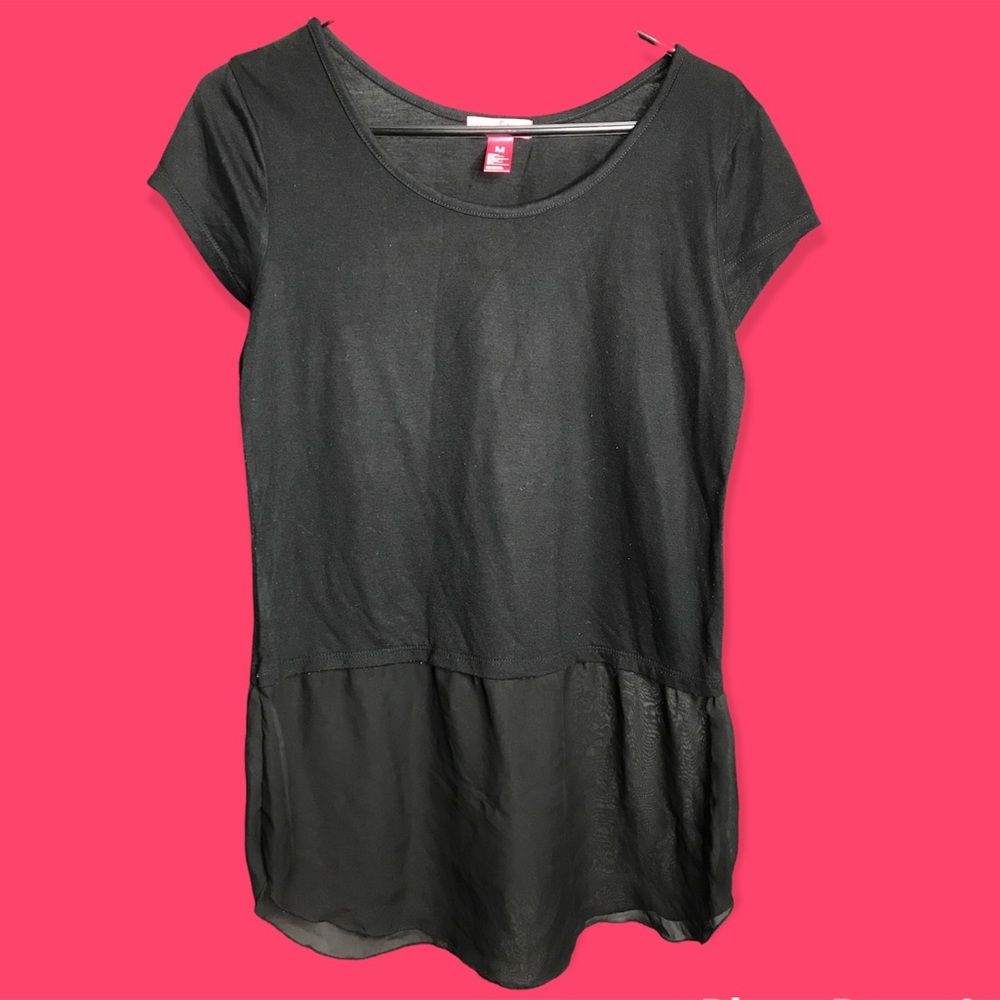 Mix & Co. black tshirt with black chiffon bottom. Juniors M